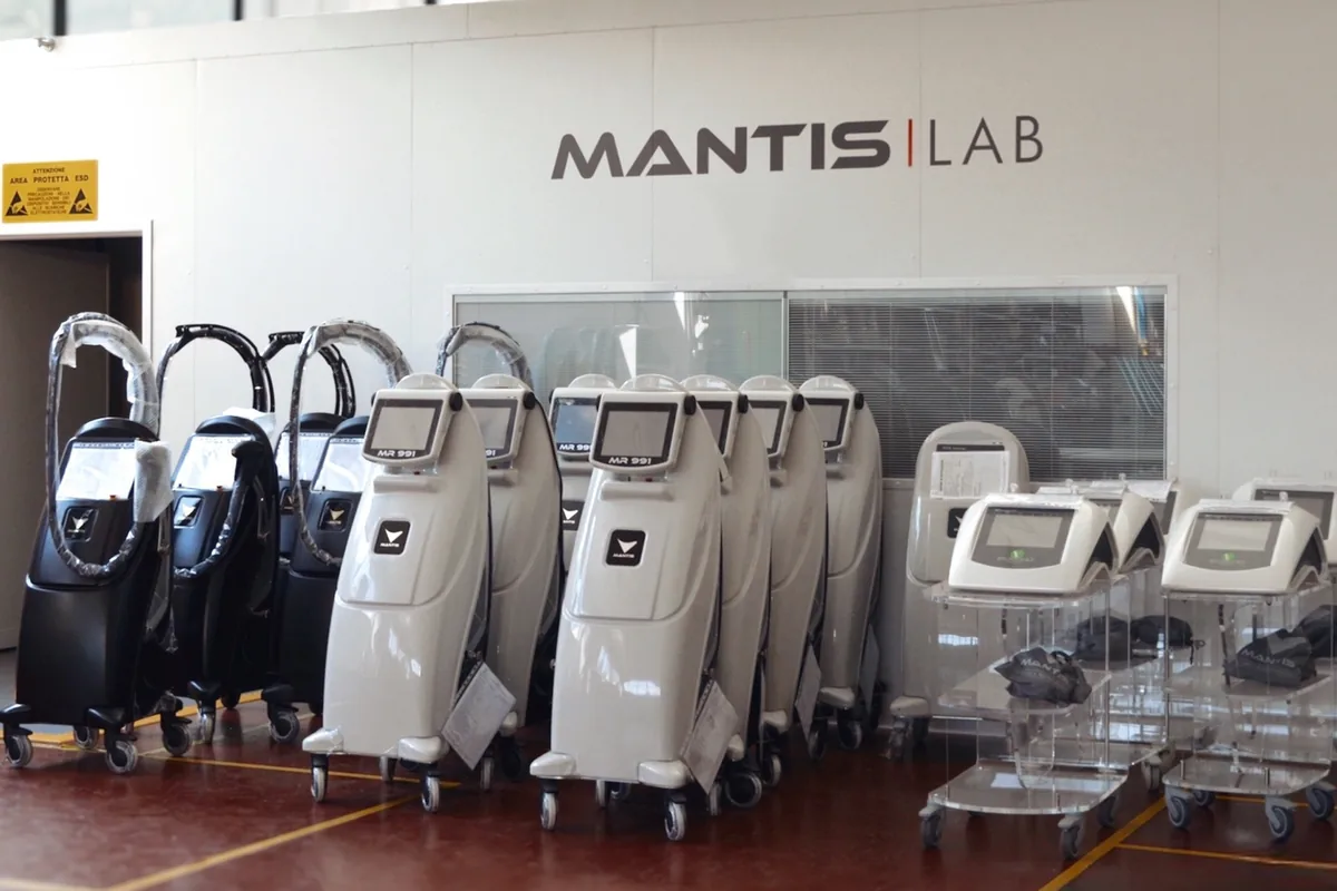 Fertige Geräte im MANTIS LAB vor der Auslieferung, Foto von MANTIS